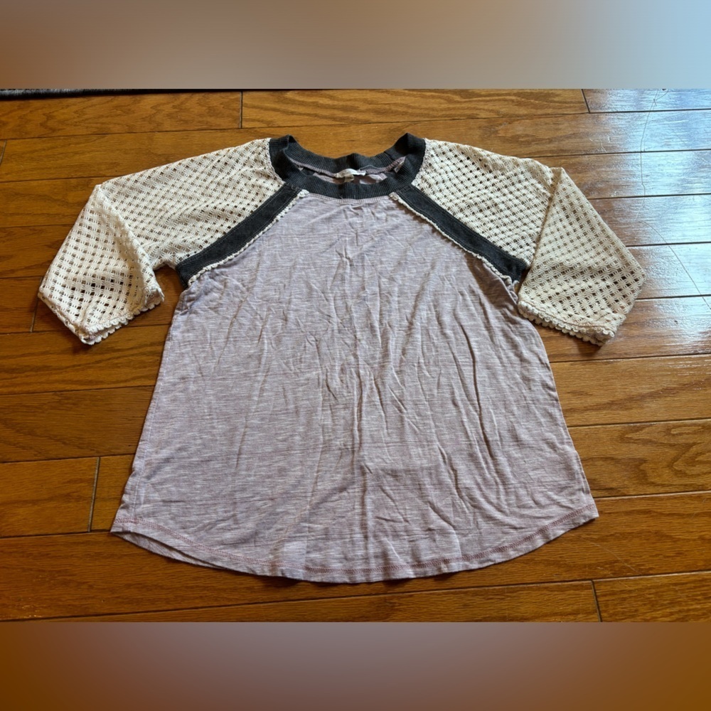 Maurice’s Top With Net Sleeves Womens Size Small